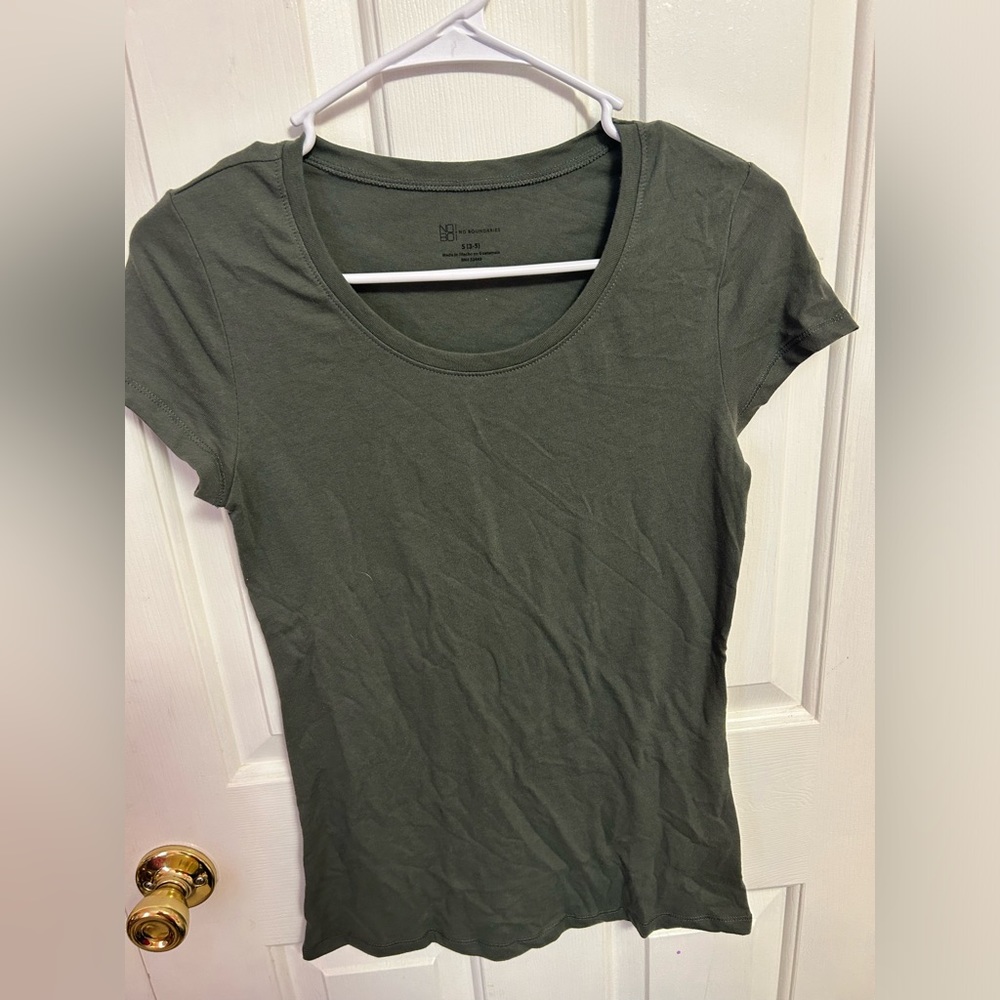 No boundaries small green t-shirt